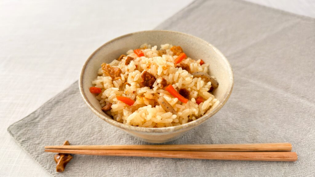 丸美屋_「柚子香る炊き込みごはんの素」で炊いたご飯