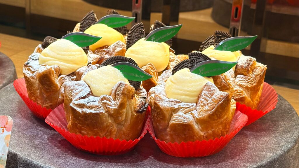 PIE mania_ショーケース内に並んだ「限定仕様Apple Cupマスカルポーネ」