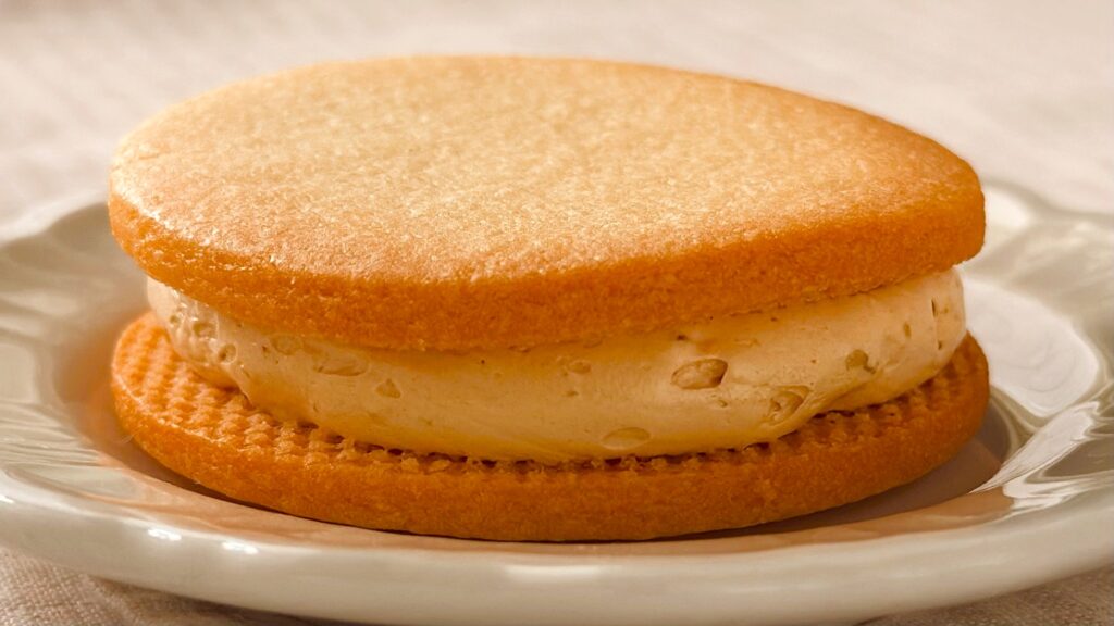 ランメイシャスイーツファクトリー_味噌バタークリームがサンドされた「味噌キャラメルのバターサンド」