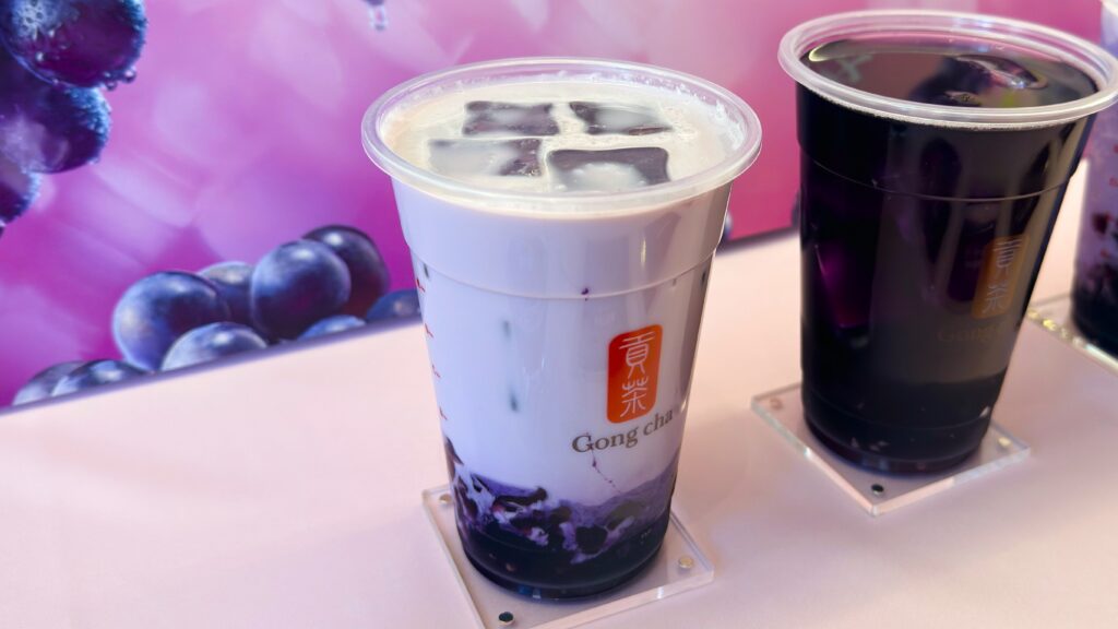 ゴンチャ_展示ブースに置かれた「JUICY巨峰ミルクティー」