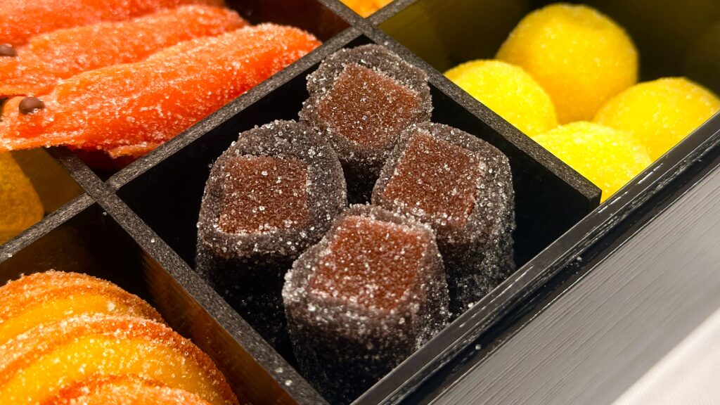 髙島屋_パパブブレ「グミおせち一段」の昆布巻グミ