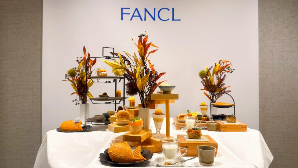 ファンケル_創作料理FAFNCL令和本膳3種類のスタイル「栗と柿の発酵アフタヌーンティー」が並んでいる様子