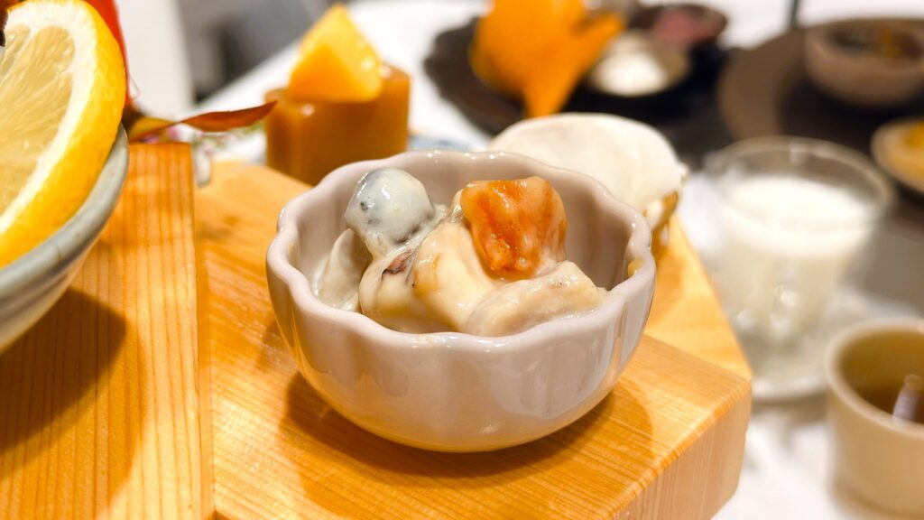 ファンケル_栗と柿の発酵アフタヌーンティーの「塩麴チキンと干柿の白和え」