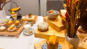 ファンケル_創作料理FAFNCL令和本膳「栗と柿の発酵アフタヌーンティー」の皿盛り