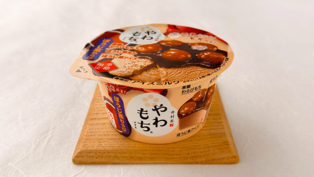 井村屋_「やわもちアイス ほうじ茶わらび」の皿のせ