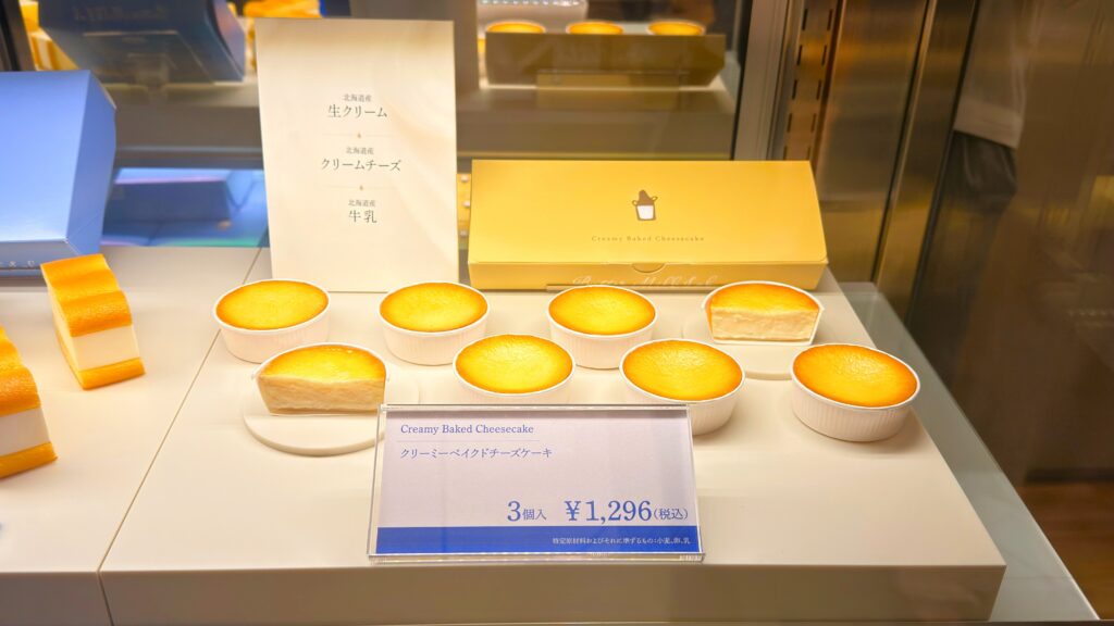バター ミルク ラボ_ショーケース内にディスプレイされた「クリーミーベイクドチーズケーキ」