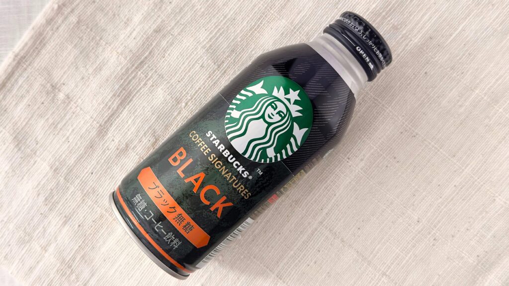 スターバックス_テーブルにのった「スターバックス® COFFEE SIGNATURES BLACK」