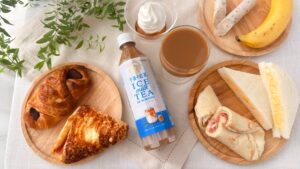 キリン_ローソン限定「午後の紅茶 アイスミルクティー デ モーニング」やおすすめのフードの皿盛り