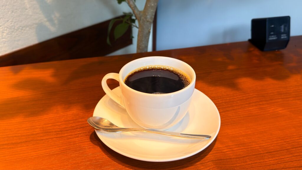上島珈琲店_テーブルにのった「ネルドリップブレンドコーヒー」