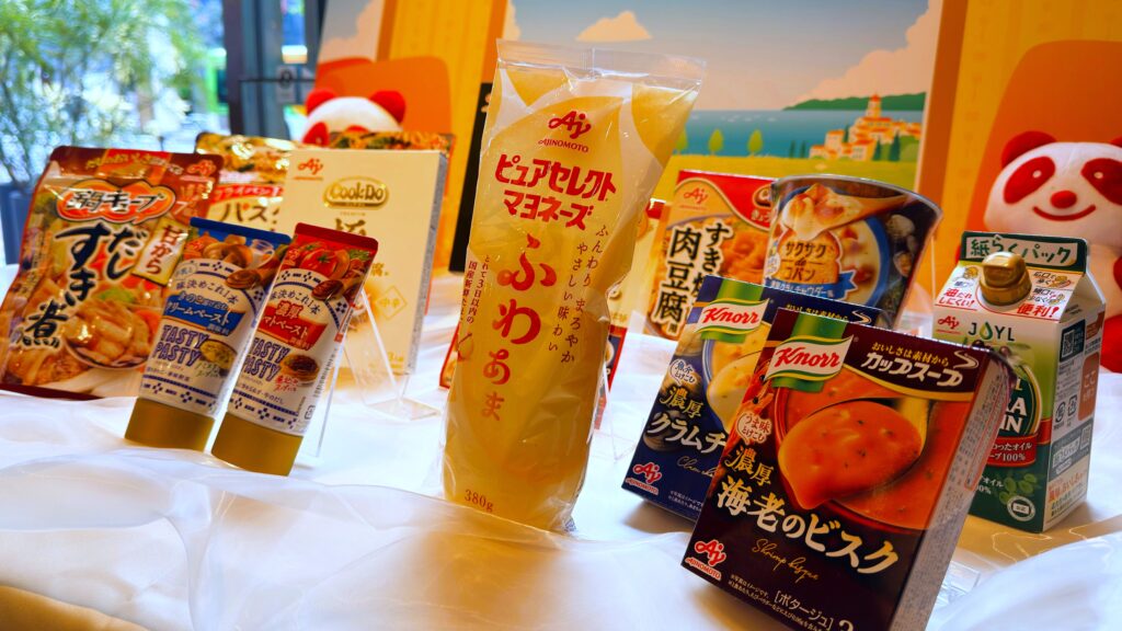 味の素_2026年新商品発表会で紹介された商品が並んでいる様子