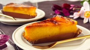 スターバックス_「紅はるかと安納芋の焼き蜜芋ケーキ」とフォーク