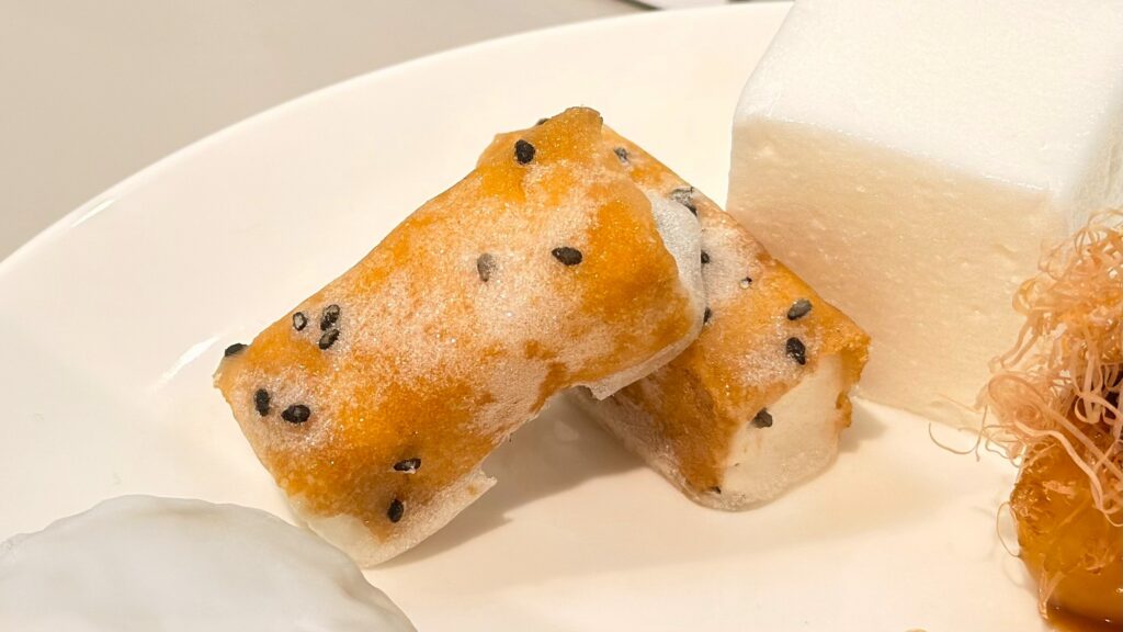 髙島屋_「ゆきごろも」の皿のせ
