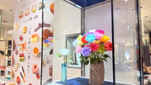 髙島屋_新宿店に飾られた千本玉壽軒「百花繚乱」