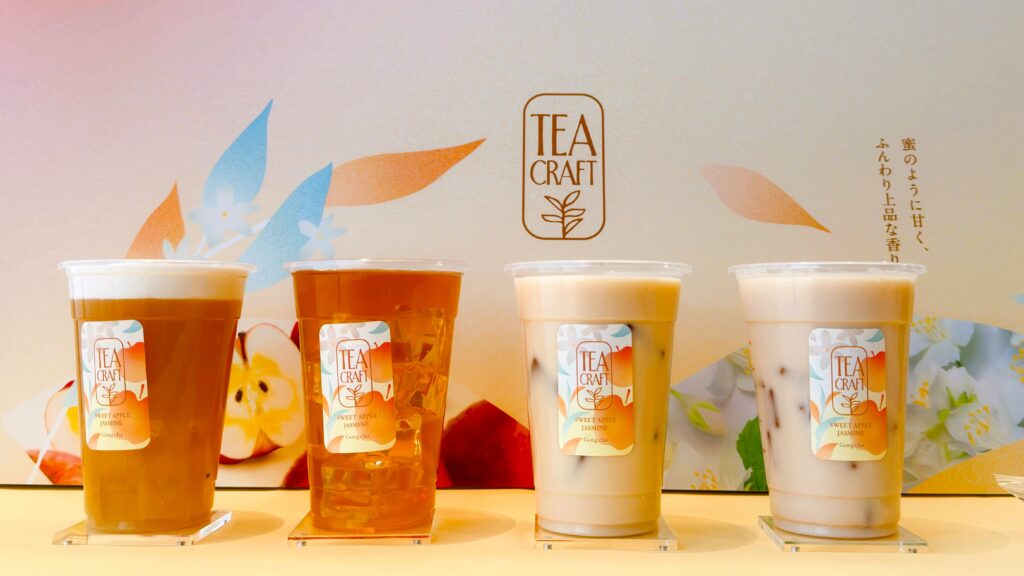 ゴンチャ_「蜜りんごジャスミン ミルフォティー」や「蜜りんごジャスミンティー」「蜜りんごジャスミン ミルクティー」「蜜りんごジャスミン アーモンドミルクティー」が並んでいる様子