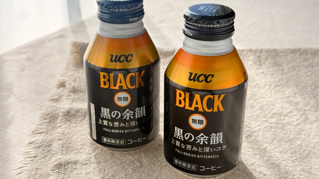 UCC_「UCC BLACK無糖 黒の余韻 リキャップ缶」が並んでいる様子
