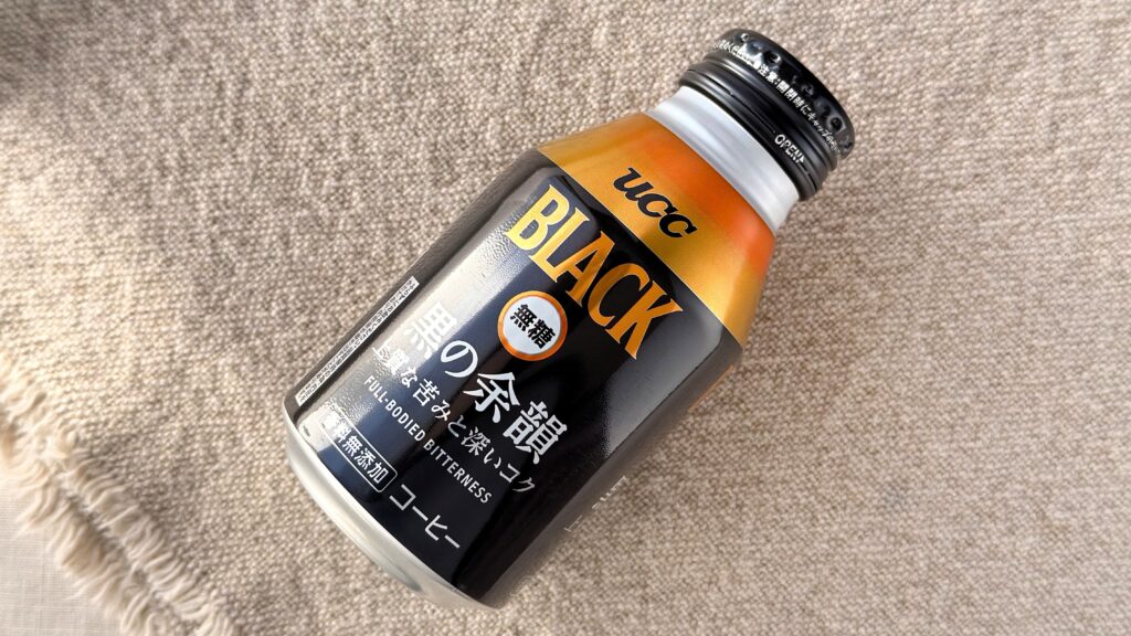 UCC_斜めにおいた「UCC BLACK無糖 黒の余韻 リキャップ缶」