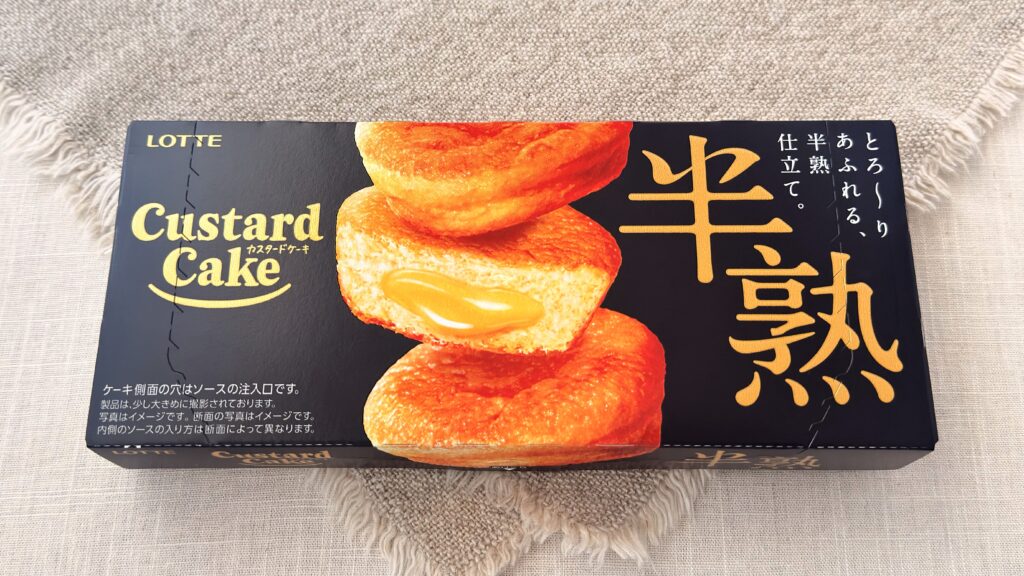 ロッテ_テーブルにのった「半熟カスタードケーキ」のパッケージ