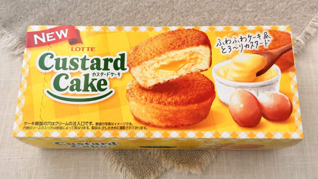 ロッテ_テーブルにのった「カスタードケーキ」のパッケージ