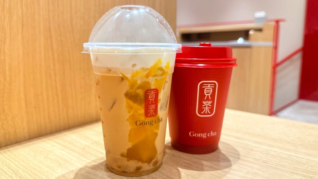ゴンチャ_ホットとアイスの「ニューヨークチーズケーキ」が並んでいる様子