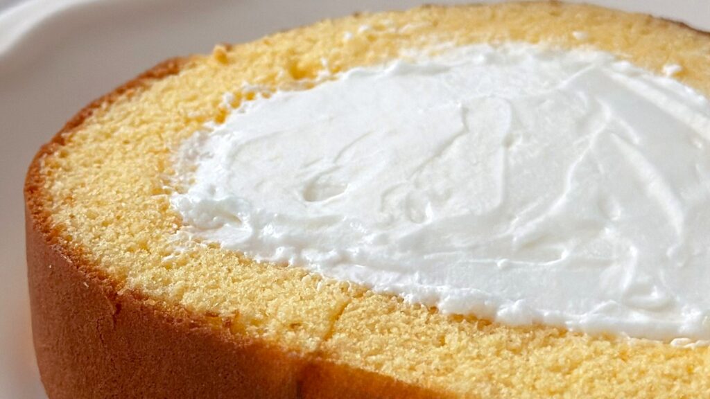 ファミリーマート_「生クリームロールケーキ」の断面