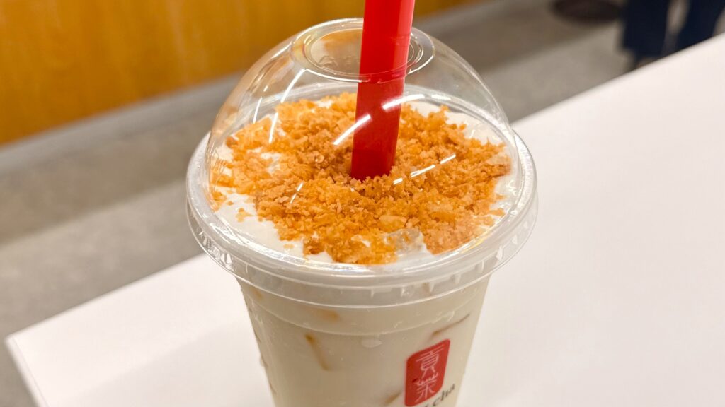 ゴンチャ_ストローをさした「北海道限定 ミルクプリン ミルクティー」